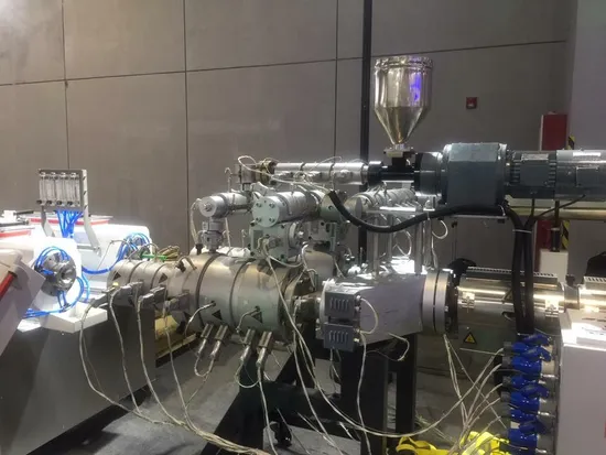 Головка для экструзии труб PE Pert PPR. Линия для экструзии пластиковых труб. Двойная экструзионная головка.